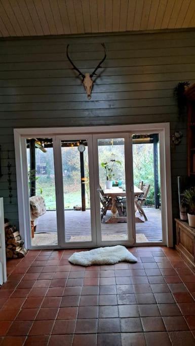 Comfortable In A Unique Location In Forest Chalet *